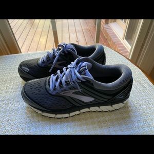 Brooks Women’s Ariel 18 - Size 7.5